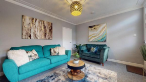 Castle Boulevard Nottingham - 3 Bedrooms Sleeps 5, Free Parking & WiFi - Close to City Centre, University & Hospital